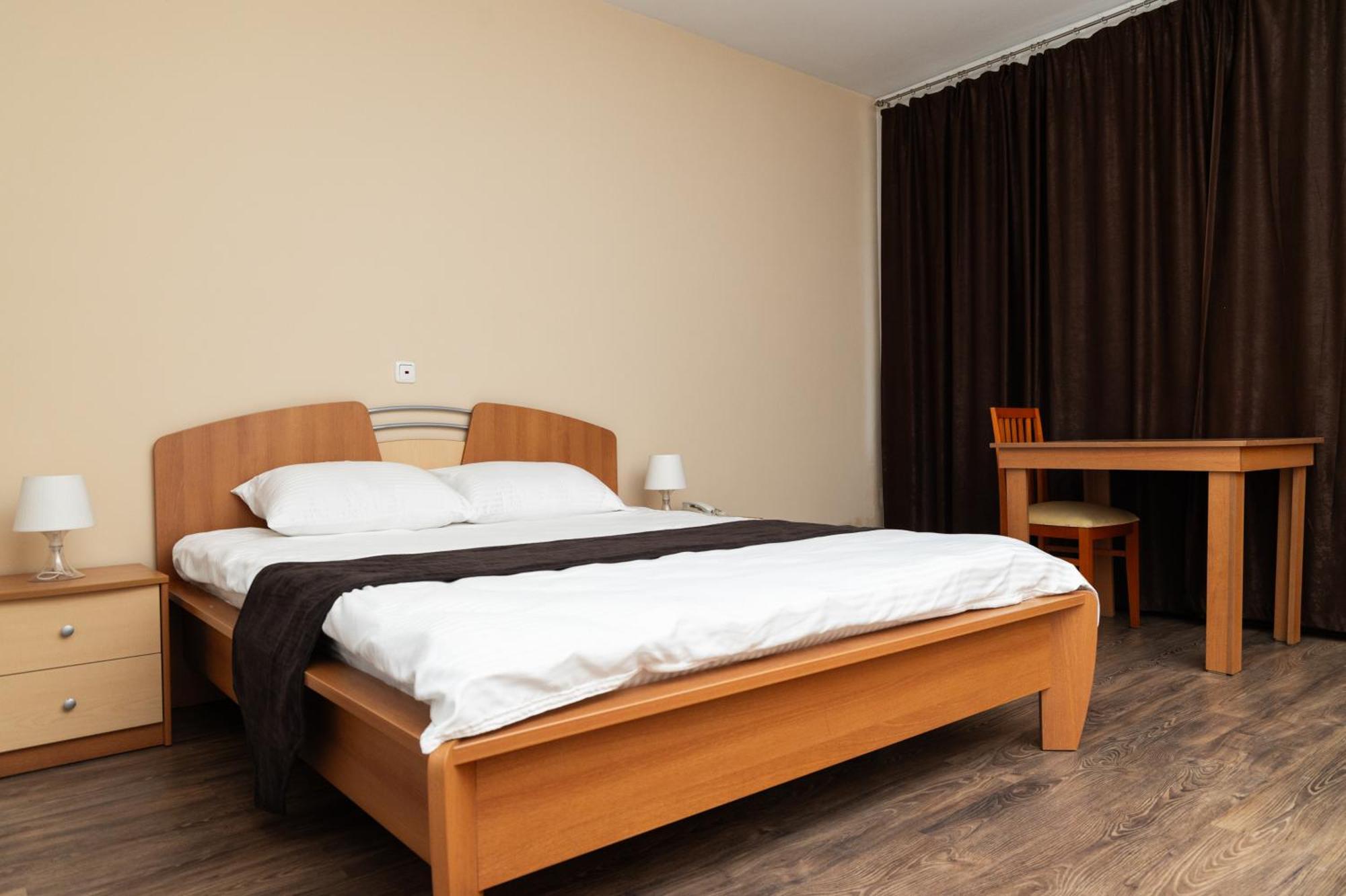 Hotel Luxor พริสตีนา ภายนอก รูปภาพ
